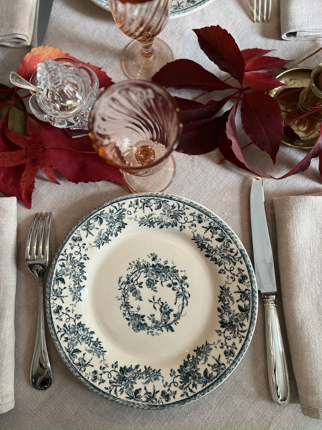 BOUQUETS DE ROSES - Suite de 6 assiettes plates signées Gien - Terre de Fer