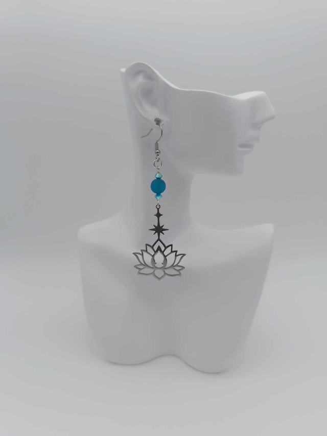 Boucles d&#039;oreilles en métal Fleur de lotus et perles Swarovski   