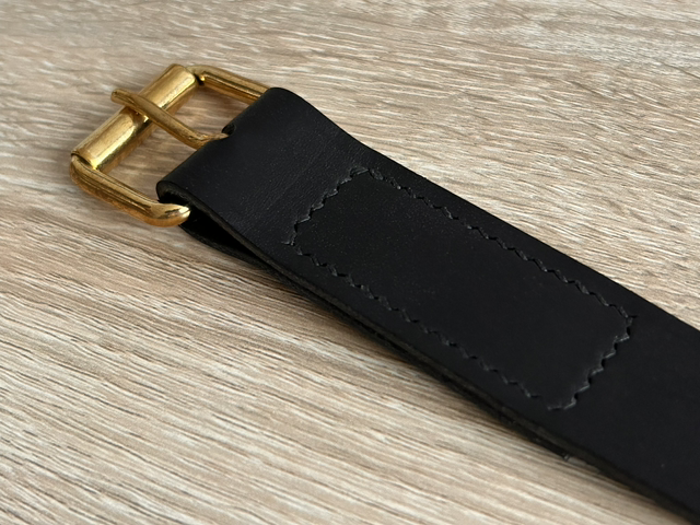 Ceinture en cuir de bœuf/taureau (découpée sur mesure et à la demande - largeur 3cm - coloris “Noir”)