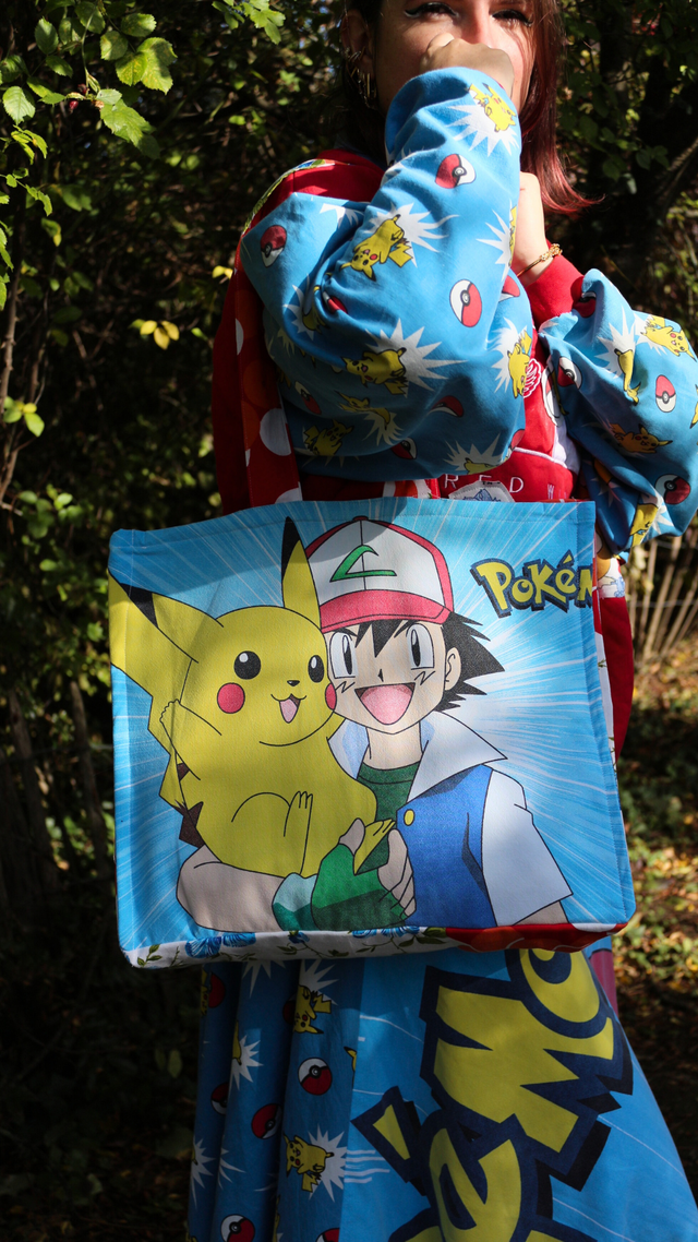 🎒 Sac Cabas Pokémon &amp; Fleurs – Sacha et Pikachu - Pièce Unique 🌿