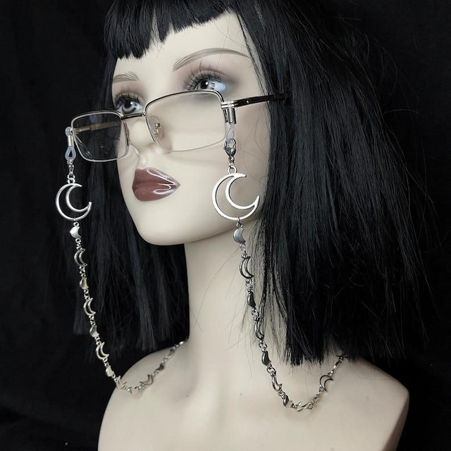 Crescent glasses chain
