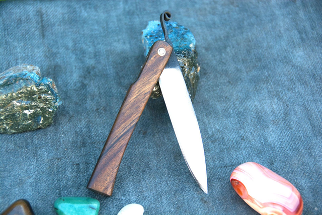 Piémontais forgé noyer