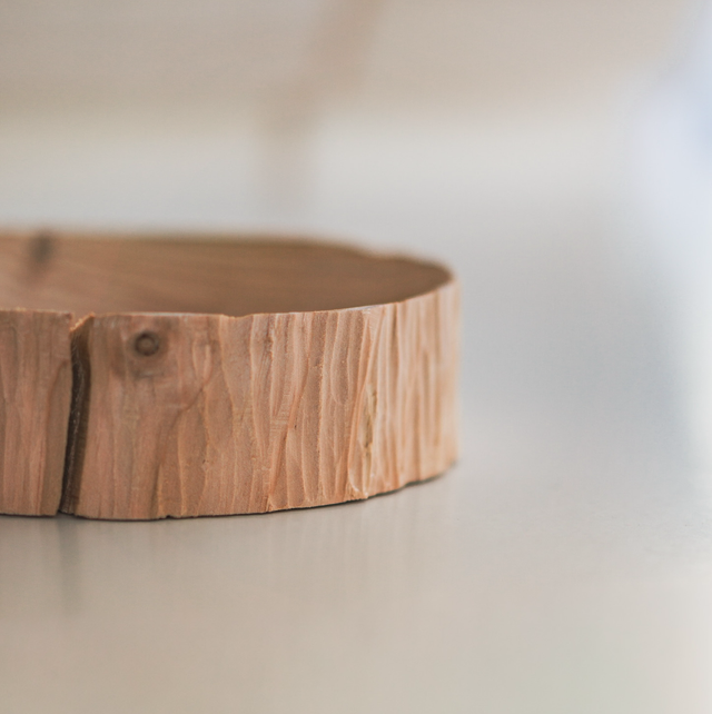 Assiette à pain sculptée