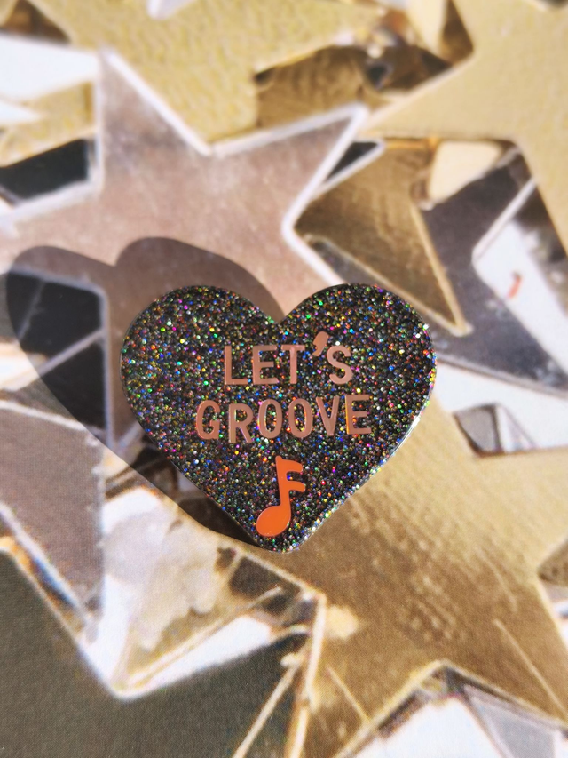 Broche cœur à paillettes - message : LET&#039;S GROOVE
