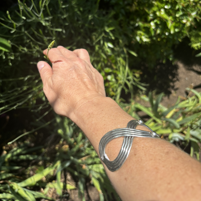 Brazalete infinito plateado