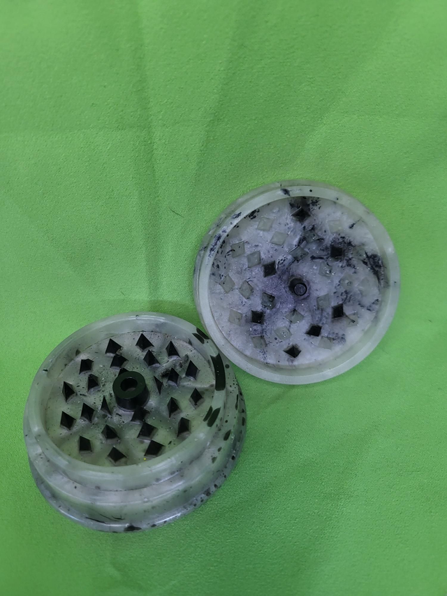 Grinder blanc et noir