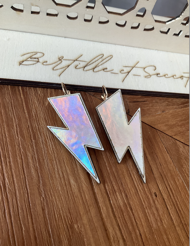 Boucles d&#039;oreilles &quot;les Zéclairs&quot; de B&amp;S - holographique