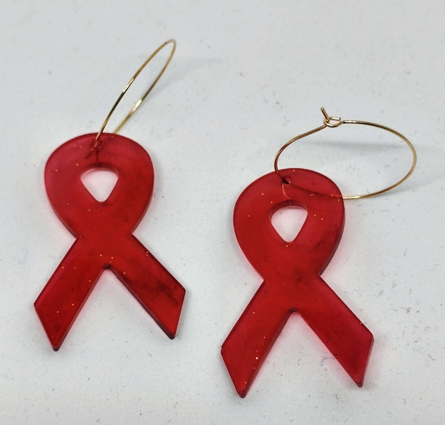 Créoles symbole ruban rouge 