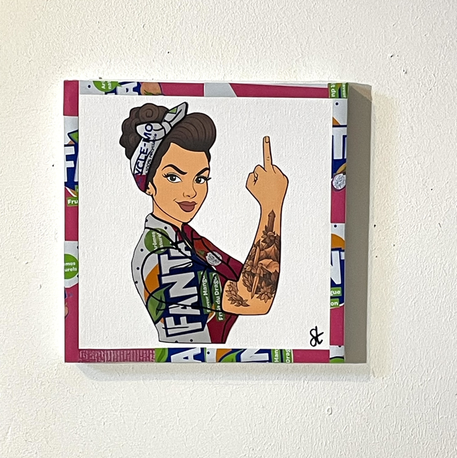 Tableau pin-up vintage réalisé avec des canettes recyclées 