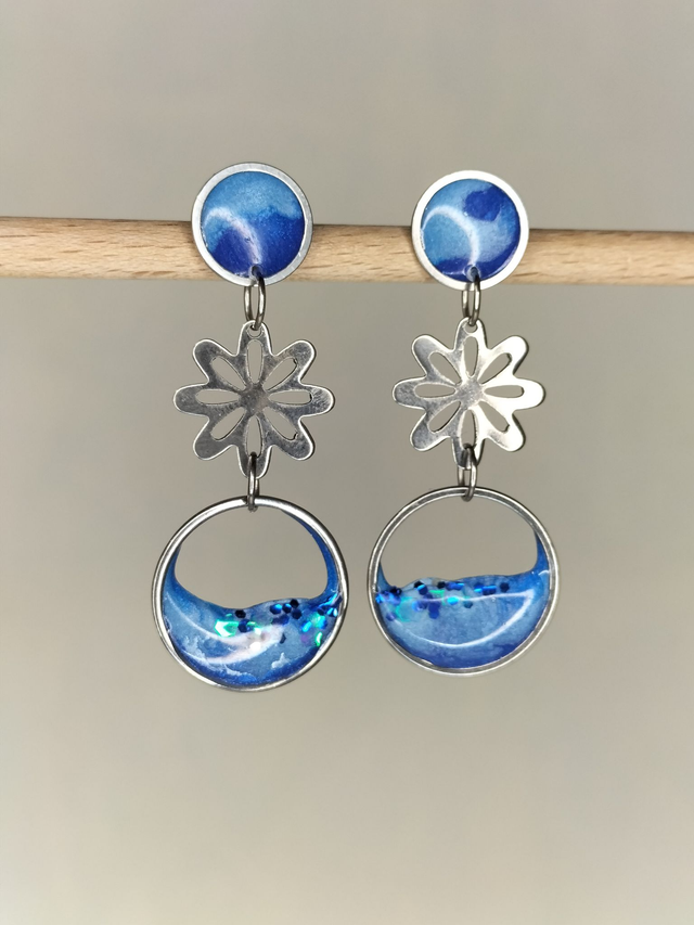 Boucles d'oreilles pendantes bleues et argent