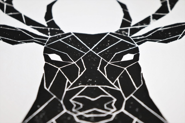 Linogravure A4 Cerf Géométrique