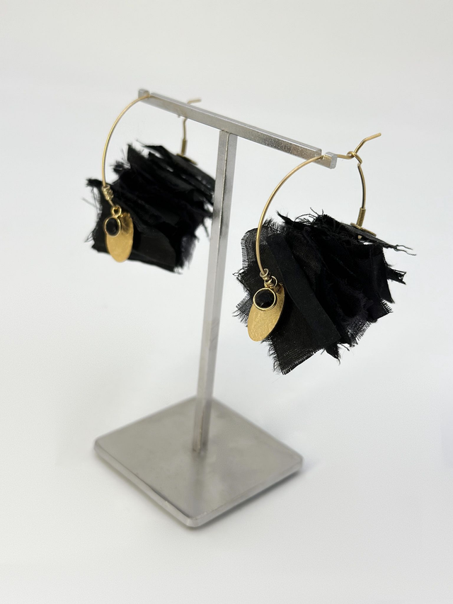 Boucles d&#039;oreilles &quot;Frou-frous&quot; noires, petit modèle