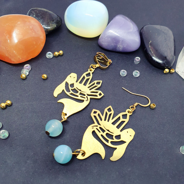 Boucles d&#039;oreilles carpe koi cristaux, avec perles d&#039;agate bleue-grises 