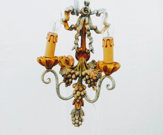 Wandleuchte  geschnitzt Trauben 