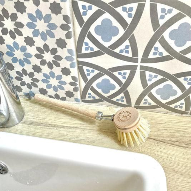 Brosse vaisselle en bois avec manche 