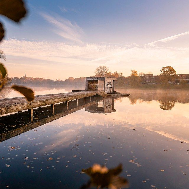 Pier am Aasee im Nebel