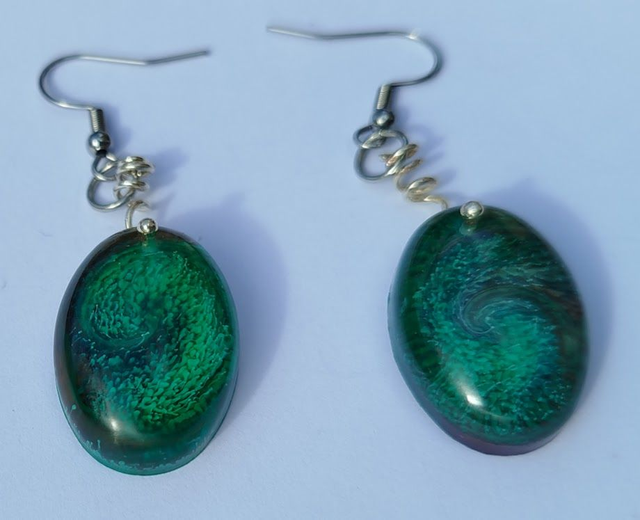 Boucles d'oreilles en résine