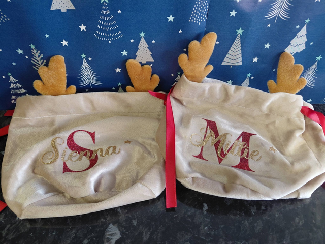 Personalised Reindeer Velvet Christmas Treat Bag – 15 x 20cm
