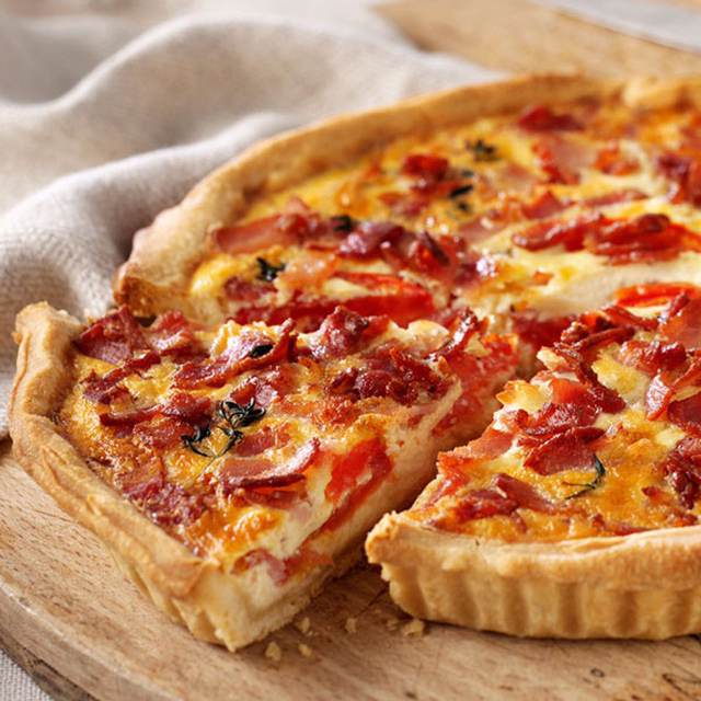 Bacon tomato &amp; thyme quiche 6"