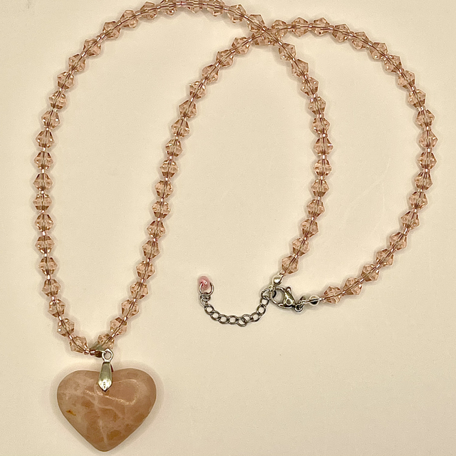 C73 - Collier perles verre pendentif quartz fraise