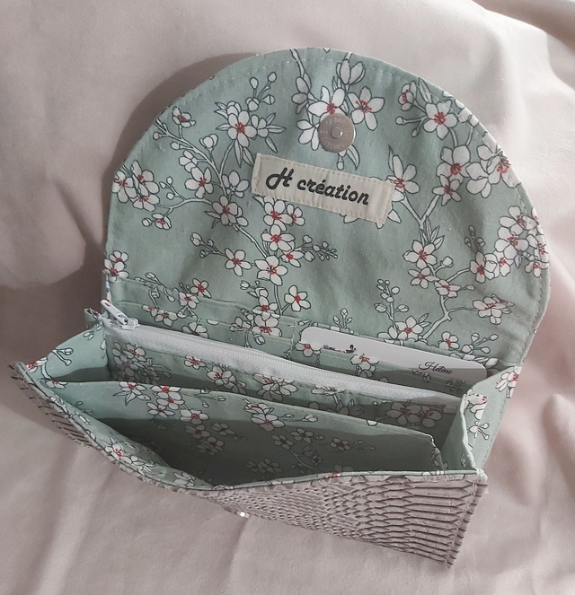 Portefeuille simili cuir gris  fleur 