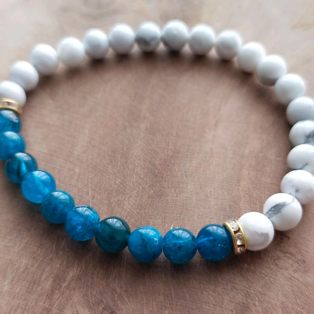 Bracelet minceur : Apatite et Howlite en 6mm 