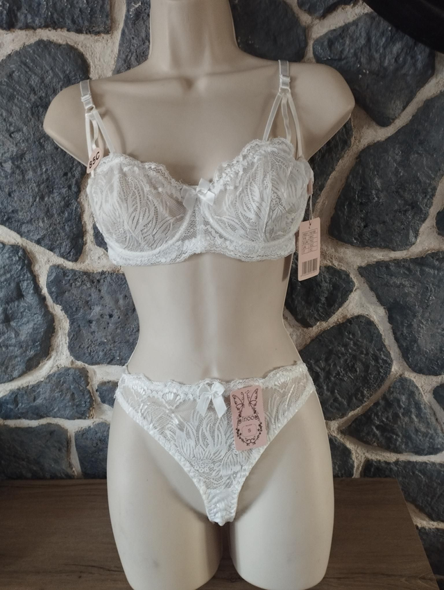 Ensemble bonnet C ivoire sans rembourrage avec armatures