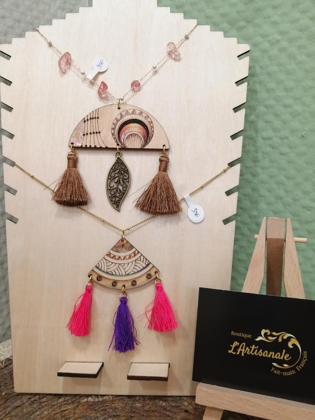 Collier quart de cercle pyro et pompoms