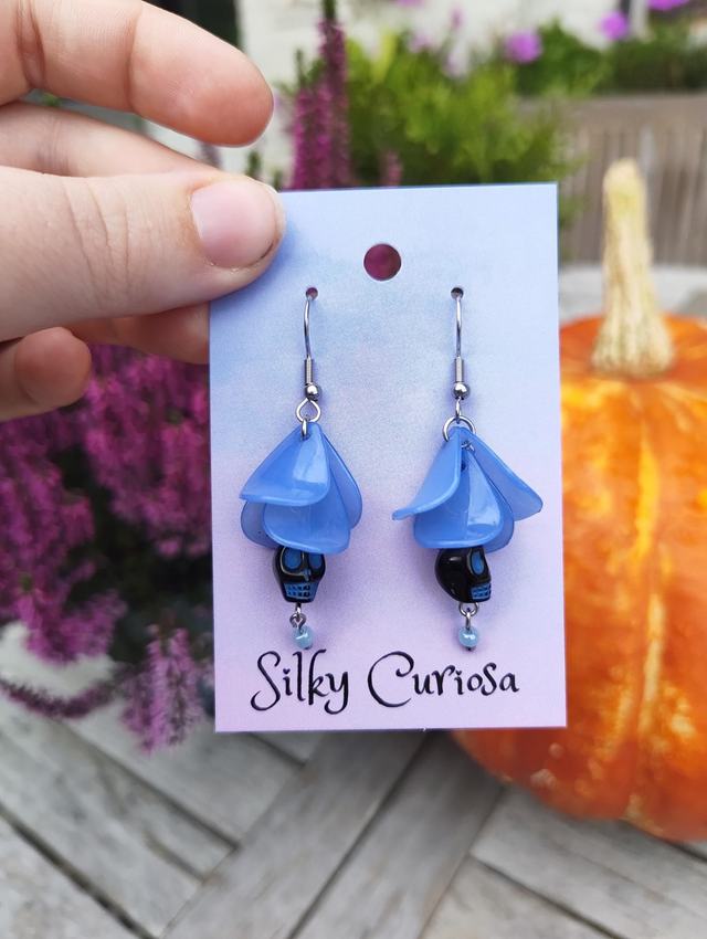 skull flowers - E blue 🪻