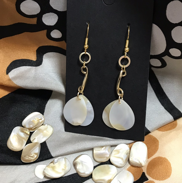 Cream Dangling Earrings-CDE14