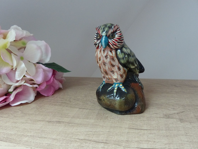 Statuette Chouette en Terre Cuite Peinte à la main, Sculpture Chouette Artisanale Poterie Vintage, Décoration Bibliothèque Salon Cadeau Ami