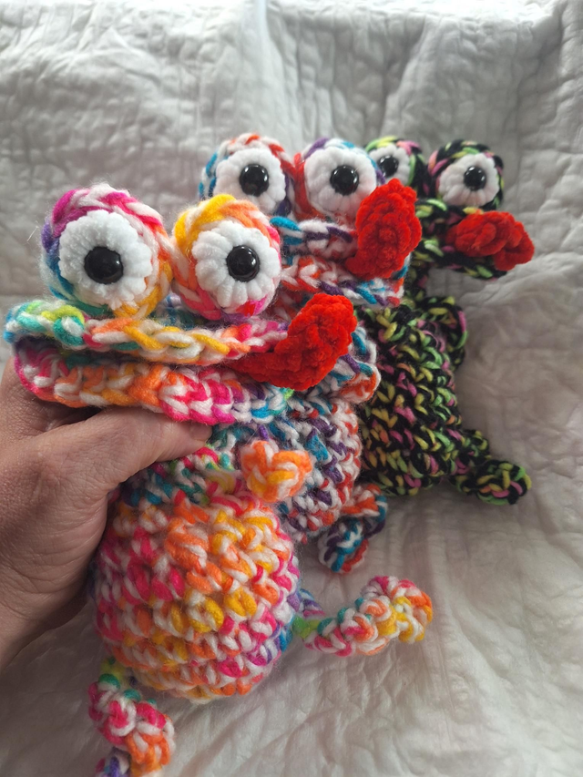 Lustiger gehäkelter Frosch 