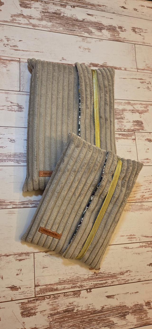 Pochette à livre, velours beige