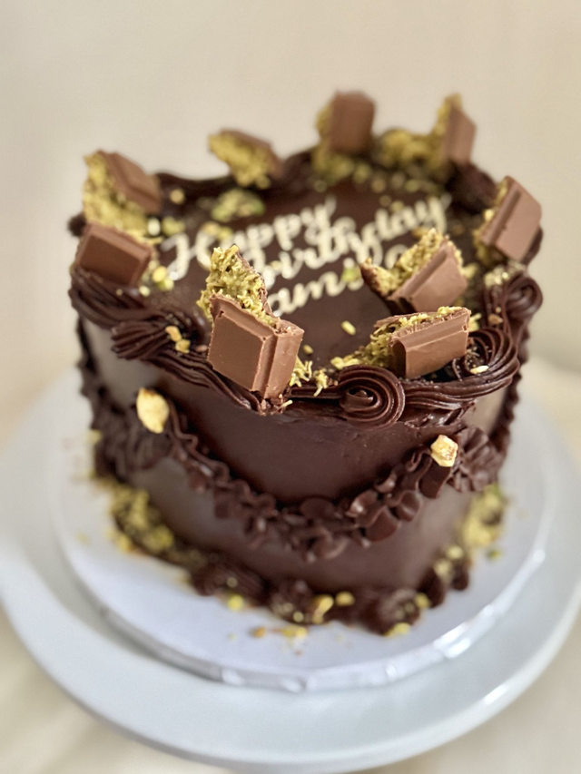 Dubai Kunafa chocolate Heart Cake