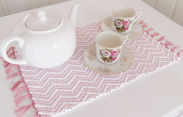 Pannunalunen / Trivet, valkoinen