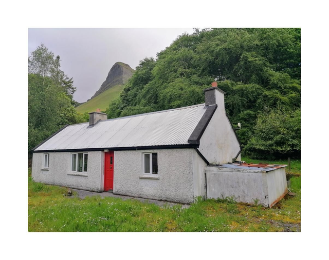 Cottage in The Shadow of Benbulben, County Sligo. 5" x 7 " Blank Greeting card with envelope. includes postage to all of Ireland.

