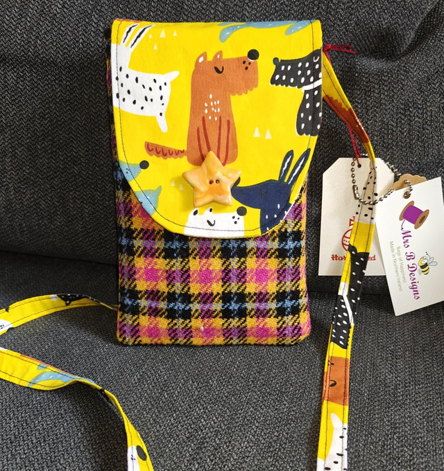 Harris Tweed Moffat bag. Dogs. Yellow