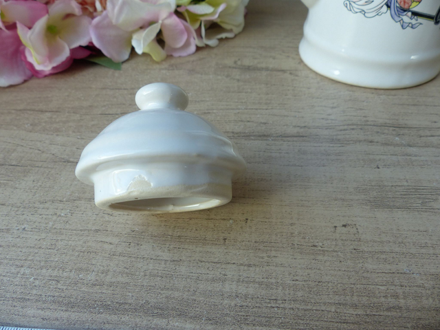 Théière Figurative en Céramique avec Geisha Assise – Décor Japonais Traditionnel – Théière Vintage Asiatique Collection ou Décoration Maison