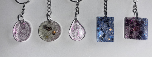 Įvairios formos pakabukas