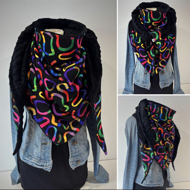 Maxi chèche, châle , écharpe multicolore et noire doublée en polaire minky noire &quot;Happy Color Full  &quot;