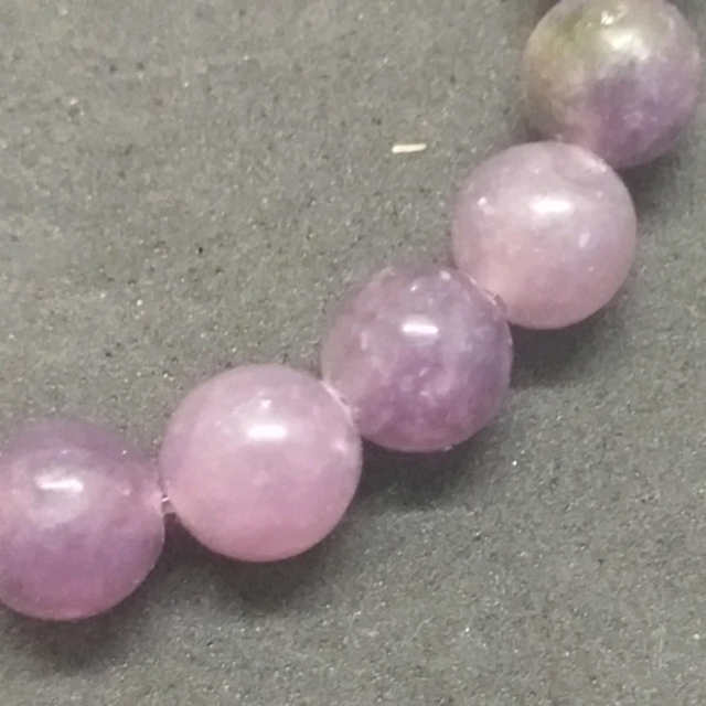 Perle de lépidolite 