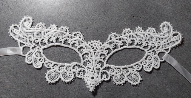 85 - Loup Dentelle Fleurs Blanc