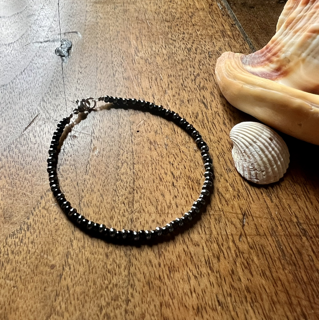 Bracelet Homme en perles de verre noires et grises argentées 