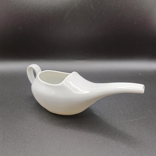 Canard de malade en porcelaine 