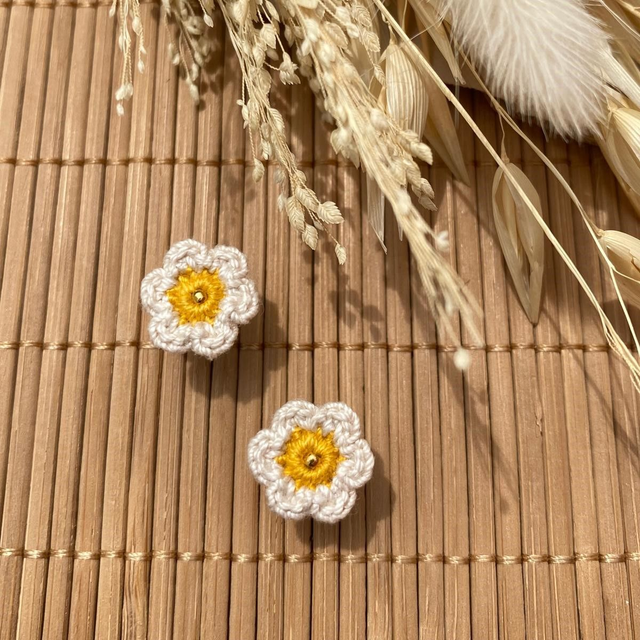 Puces d’oreilles Fleurettes ~ Inspiration Pâquerettes