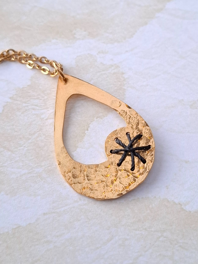 Collier Goutte à l&#039;étoile doré - Version Black