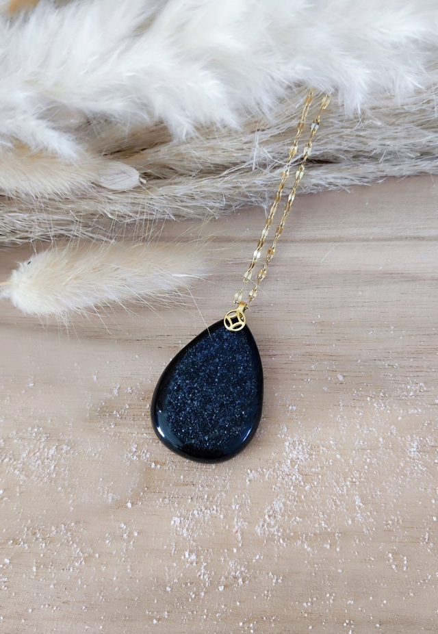 Agate noire "druzy" (inclusions de quartz)