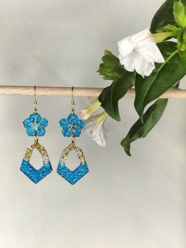 Boucles fines, or et turquoise