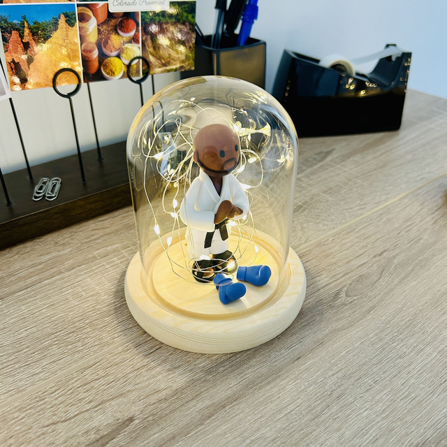 Cloche lumineuse le paisible karatéka