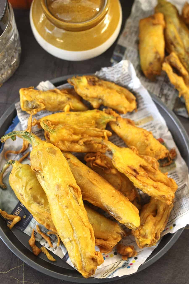 Mirchi Pakoda (3 Pcs) – Chilli Bajji | Mirchi Bhajiya | Stuffed Chilli Fritters